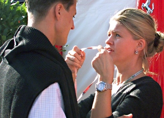 Цена любви как супруга Шумахера продала дома и самолет ради спасения мужа