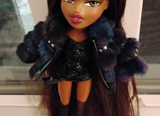 Барби кукла которая играет людьми