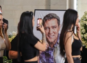 Цоя на похоронах тоже фотографировали психолог объяснил селфиманию на прощании с Шатуновым